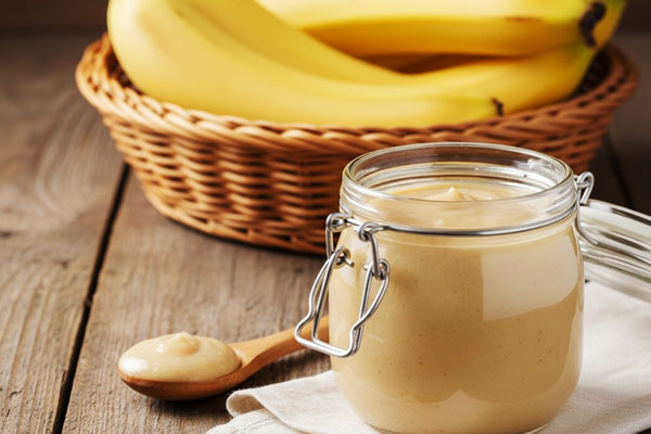 پوره موز در ظرف نگهدارنده 