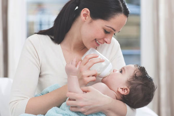 شیر خشک دادن به نوزاد 