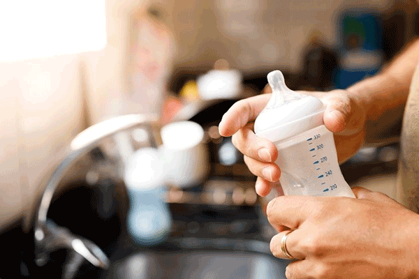 بهترین روش برای عوض کردن نوع شیر خشک نوزاد